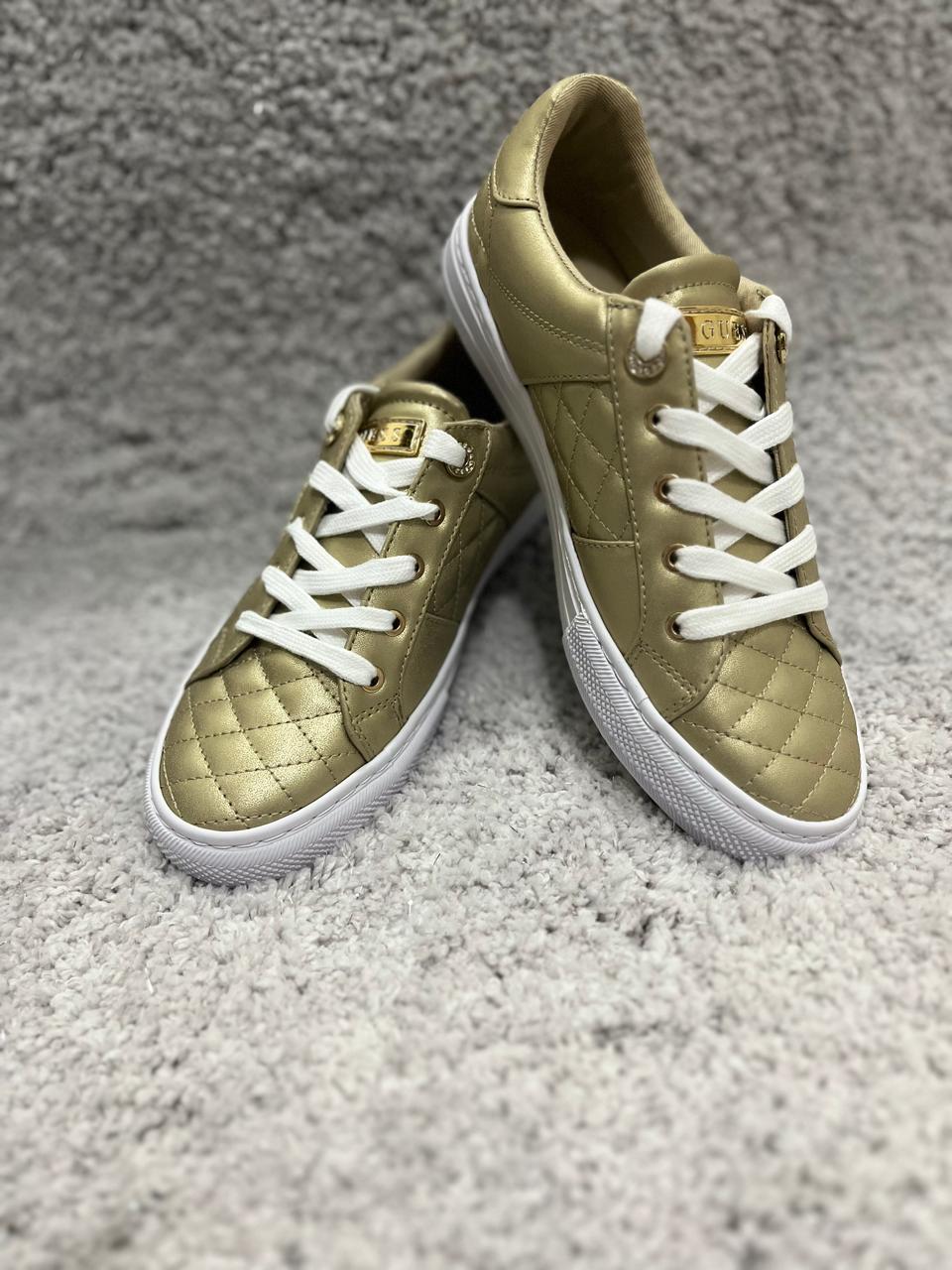 Tenis dorados