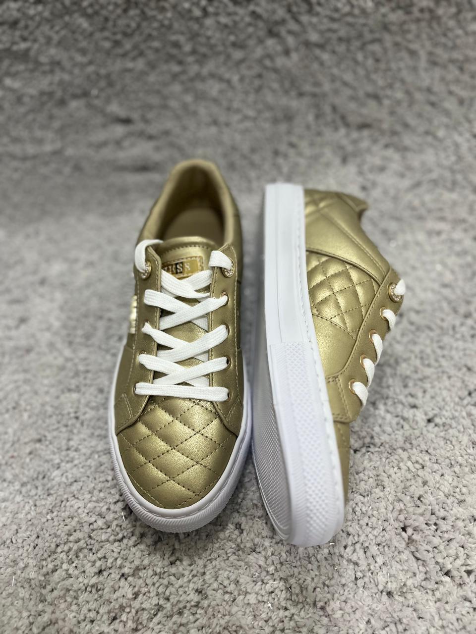 Tenis dorados